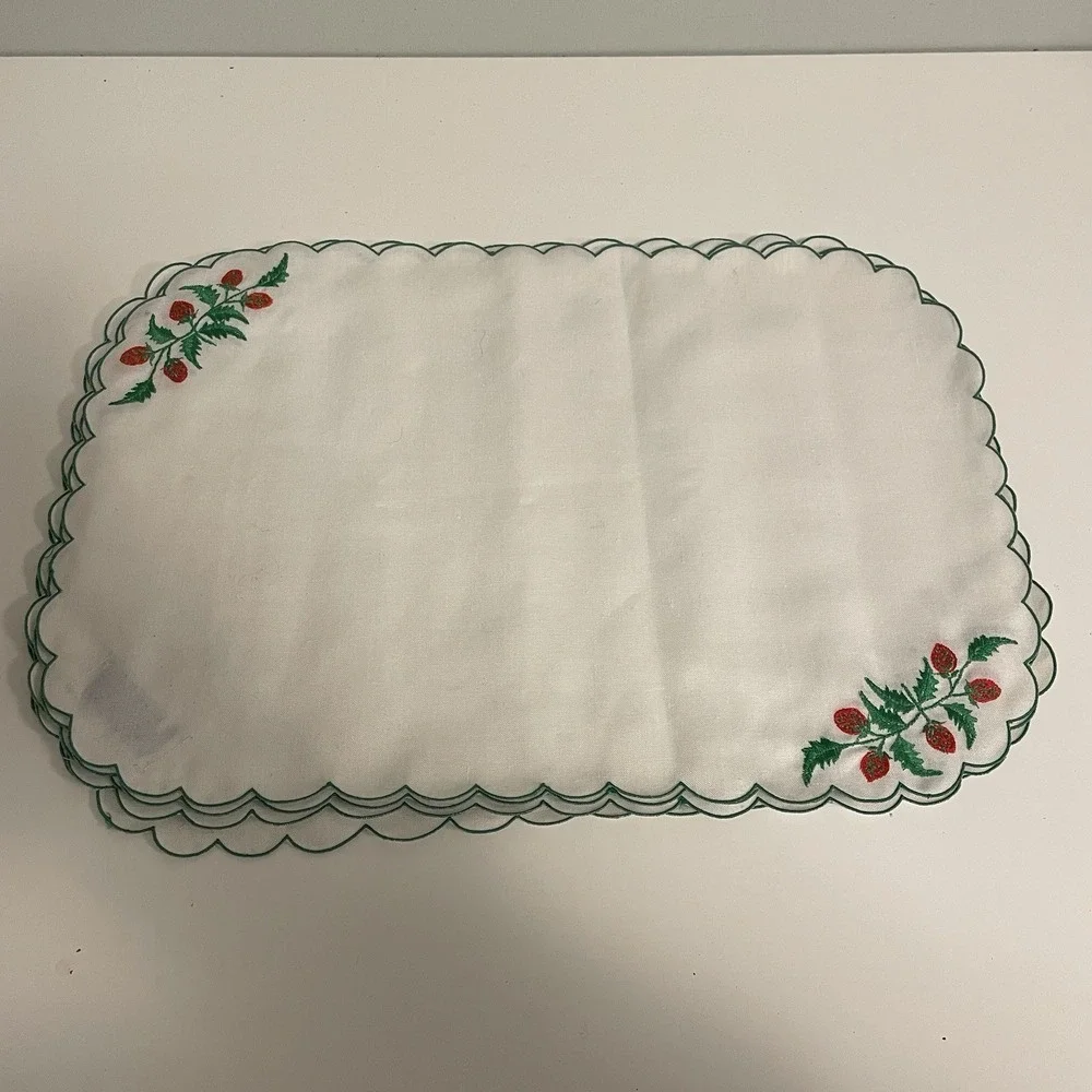 Veloses Gift Shop Strawberry Embroidered Placemats‎ Set Of 6 White Vintage